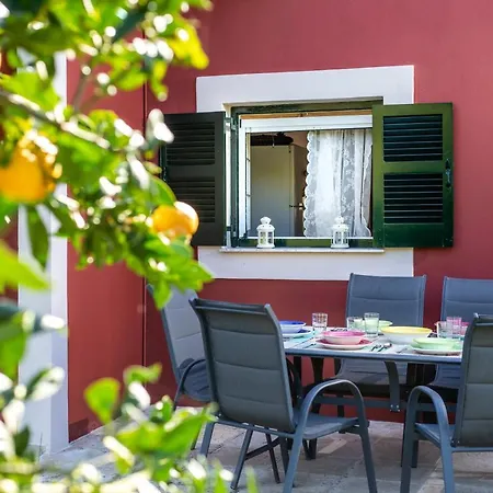 Vila Fridas Place Halikounas