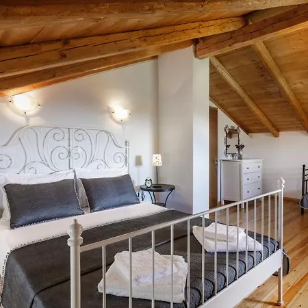 Fridas Place Vilă *